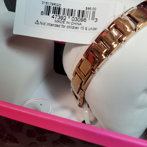 Betsey Johnson Rose Gold Tone Watch NiB - Picture 5 of 7